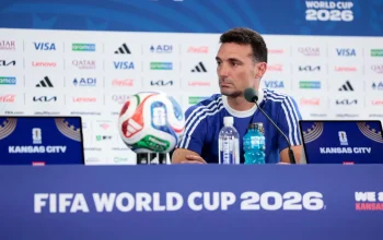 Lionel Scaloni en una conferencia de prensa de la Copa Mundial de la FIFA 2026.