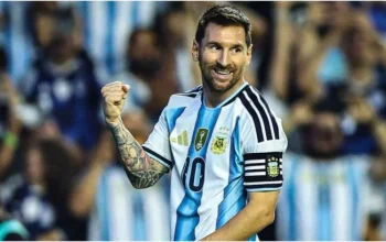 Lionel Messi celebrando un gol con la camiseta de la selección argentina.