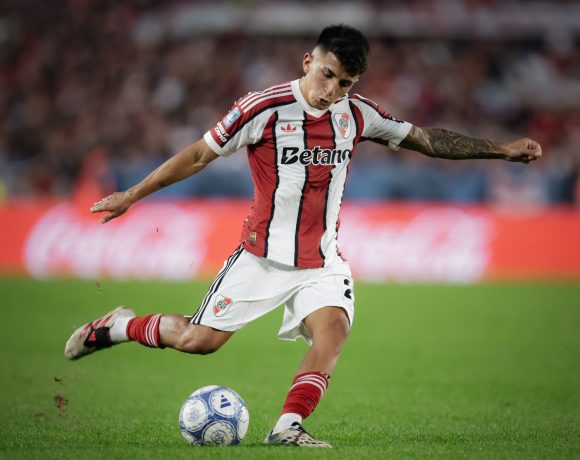 por qué no juega Thiago Almada